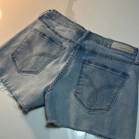 Calvin Klein  Light denim jean shorts. Size 26 - Picture 4 of 8